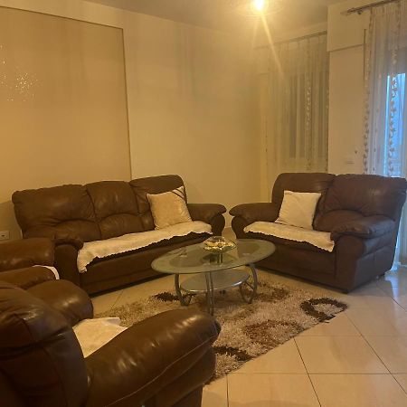 Ales' Apartment Durres Exterior photo
